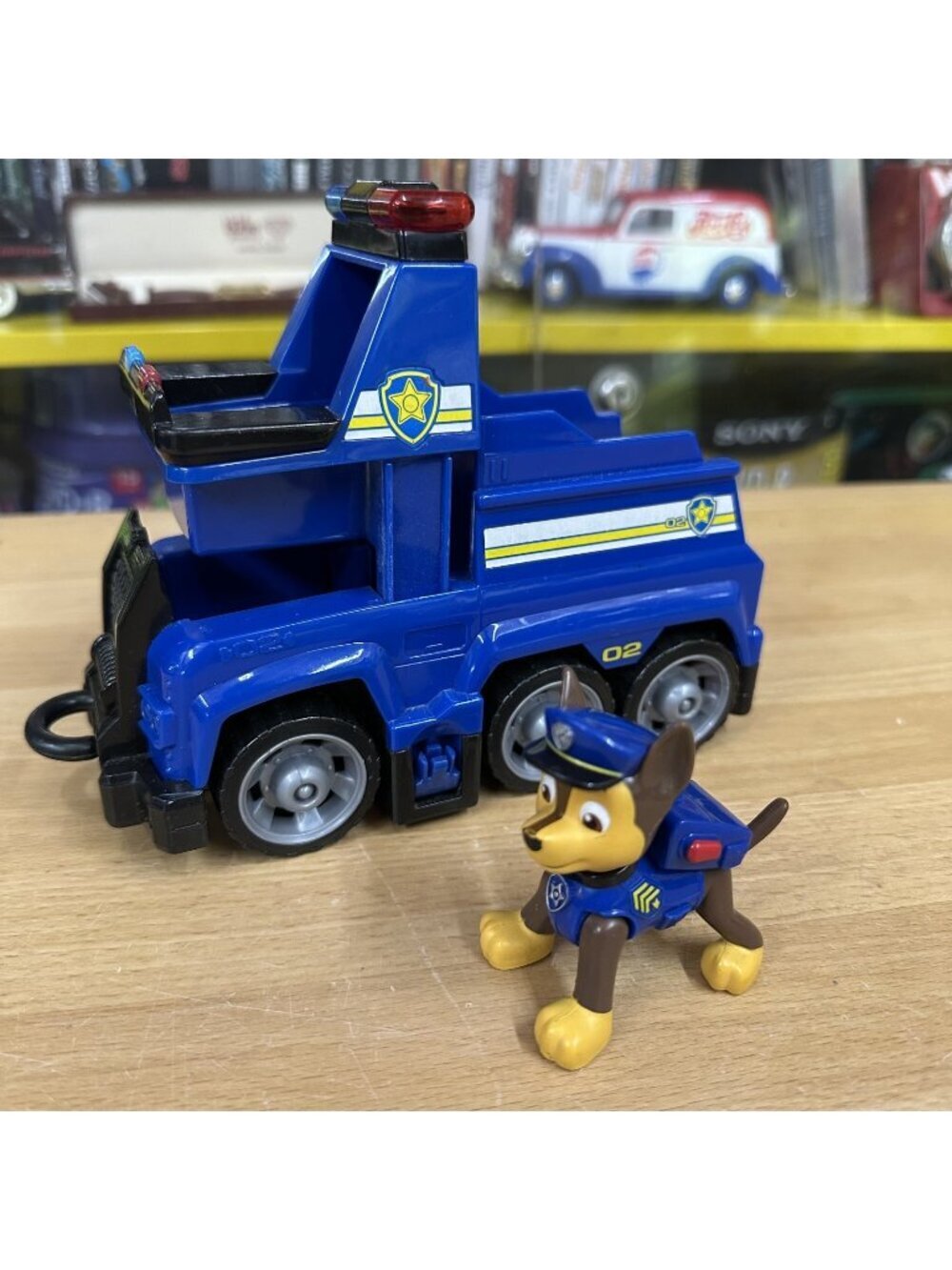 PAW Patrol Ultimate Rescue Chase’s Ultimate Rescue Police Cruiser W/ Figure